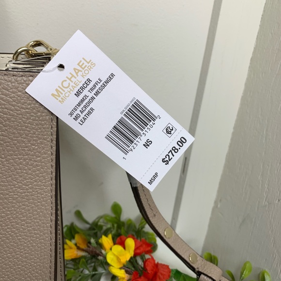 SOLD❌Michael Kors Medium Mercer Tote - Picture 2 of 8